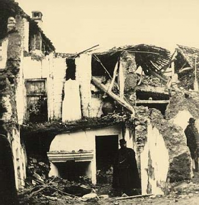 Imagen en la que se muestran los daños del terremoto de 1884 en Albuñuelas