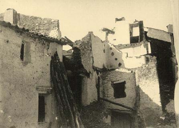 Imagen en la que se muestran los daños del terremoto de 1884 en Alcaucín