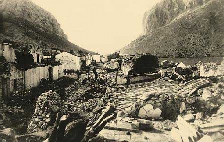 Imagen en la que se muestran los daños del terremoto de 1884 en Ventas de Zafarraya