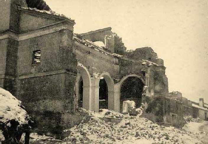 Imagen en la que se muestran los daños del terremoto de 1884 en Zafarraya